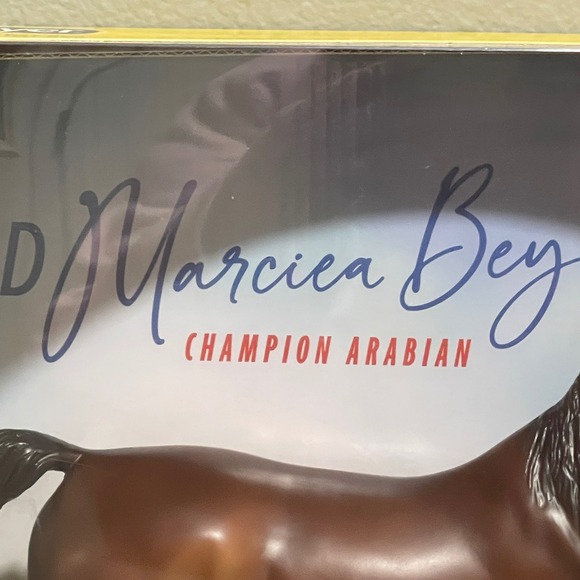 Breyer RD Marciea Bey Mare 1:9 Scale Arabian Brown Horse Collectable Horse - Picture 2 of 6